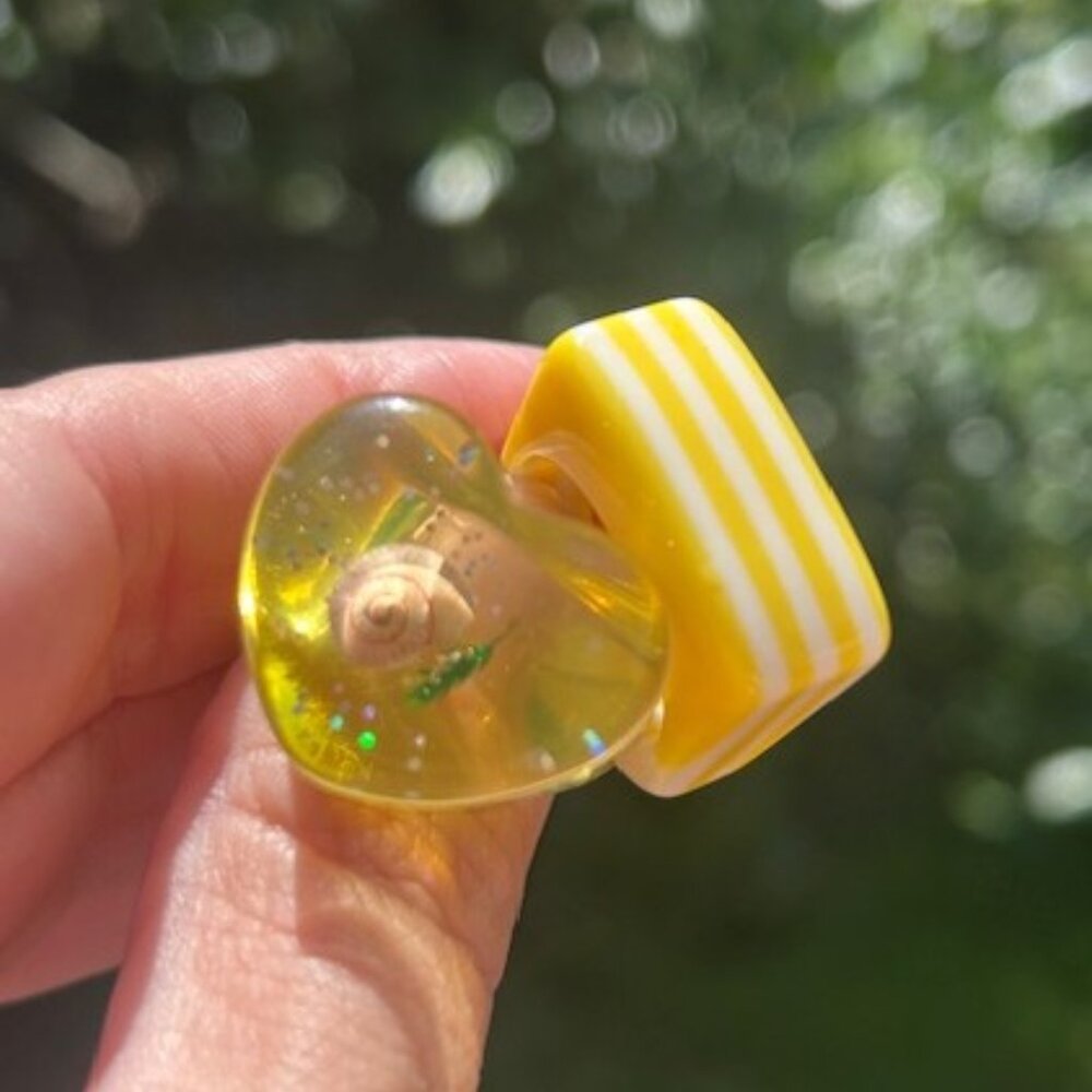 🏖️2 Lucite Yellow Striped and Heart with Shell RINGS